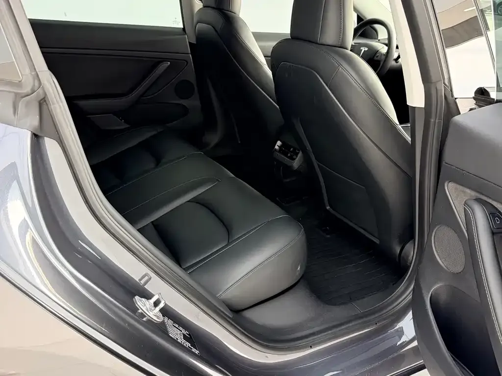 Tesla Model 3 — фото 10