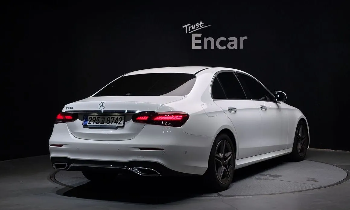 Mercedes-Benz E-Class — фото 4