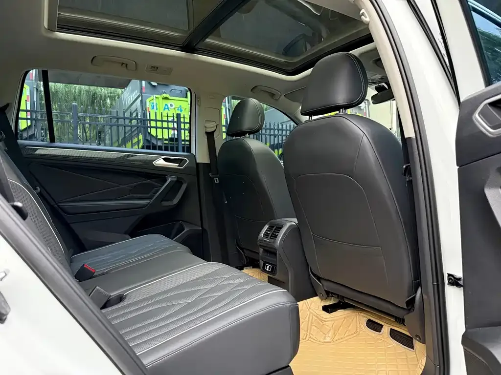 Volkswagen Tiguan L — фото 4