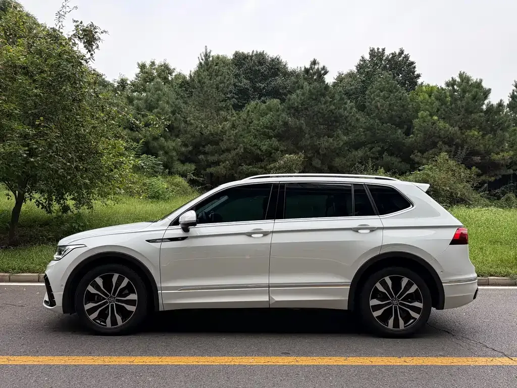 Volkswagen Tiguan L — фото 6