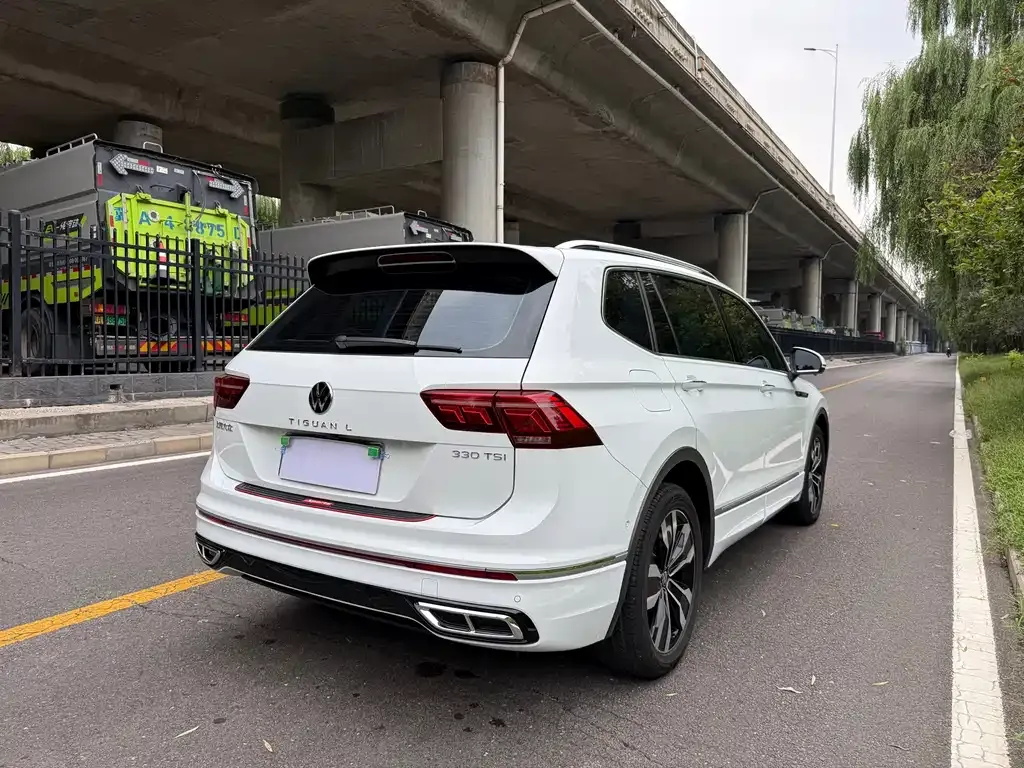 Volkswagen Tiguan L — фото 10