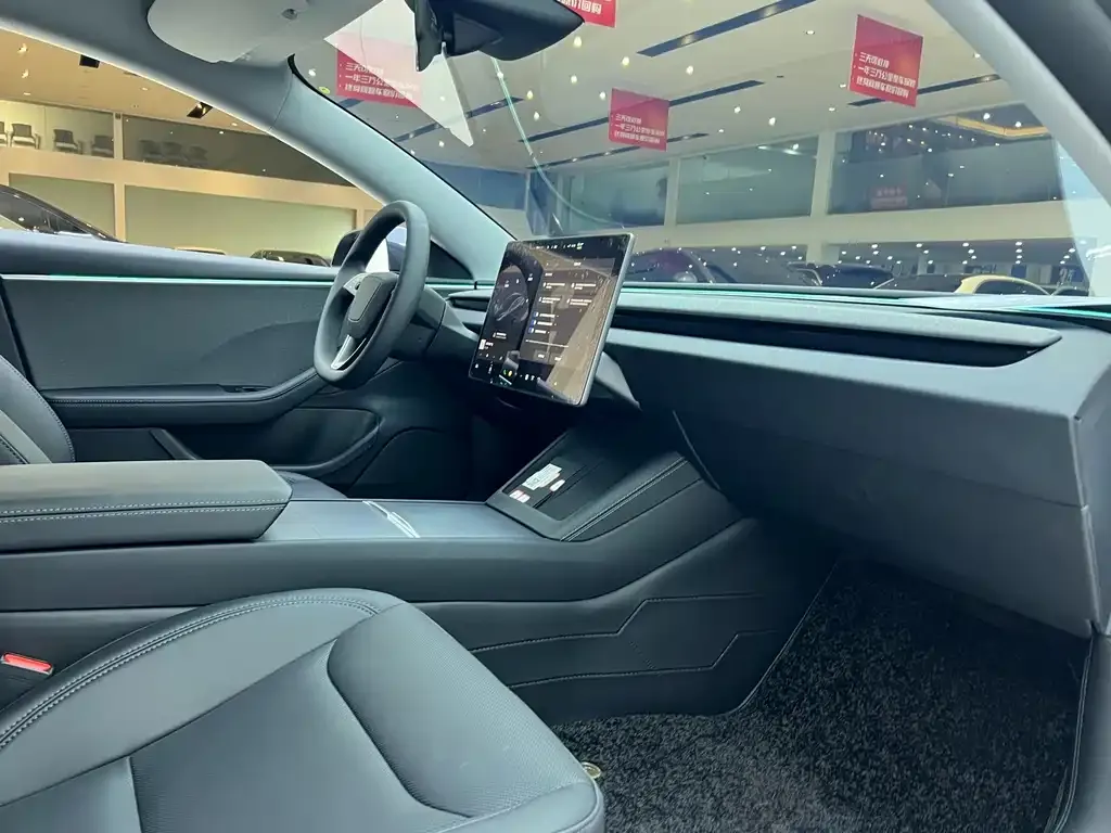 Tesla Model 3 — фото 6