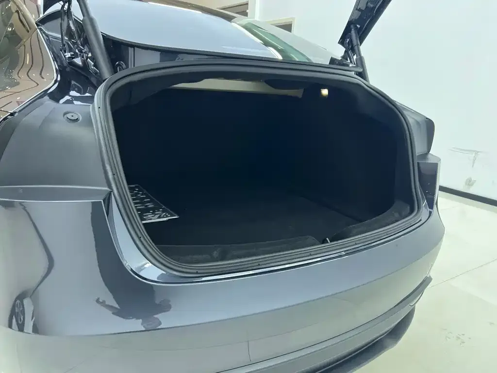 Tesla Model 3 — фото 5