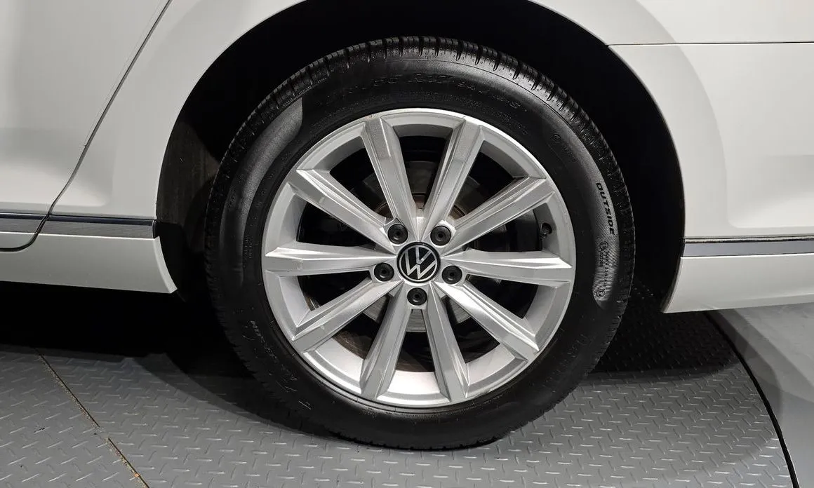Volkswagen Passat — фото 3