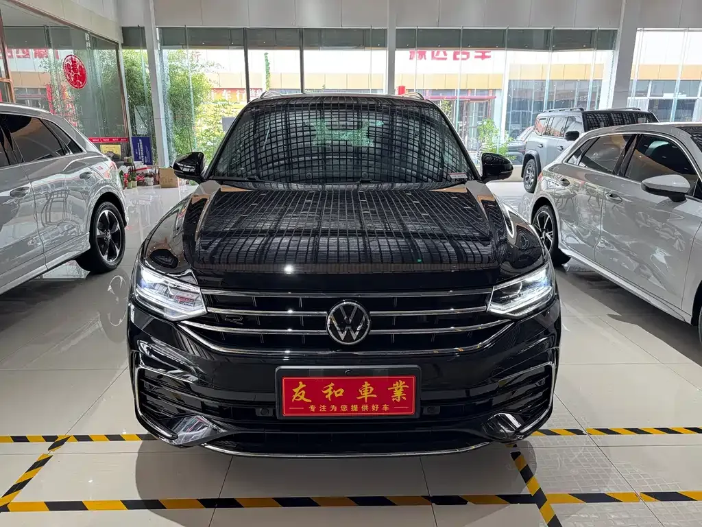 Volkswagen Tiguan L — фото 10
