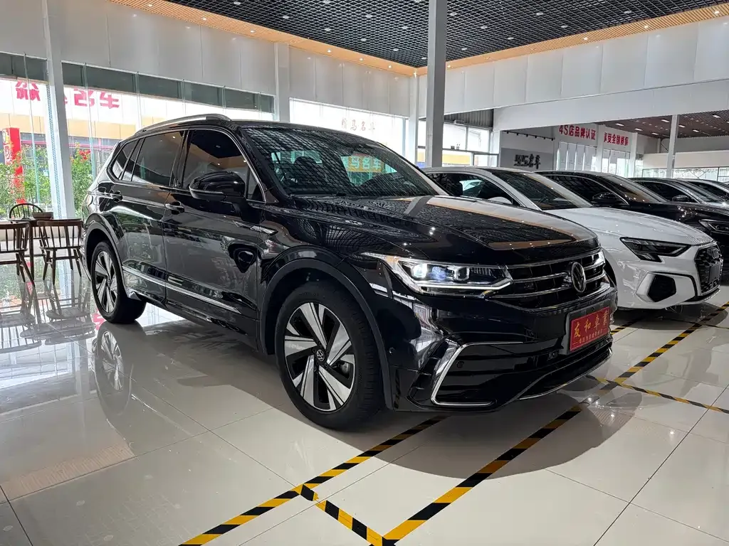 Volkswagen Tiguan L — фото 2