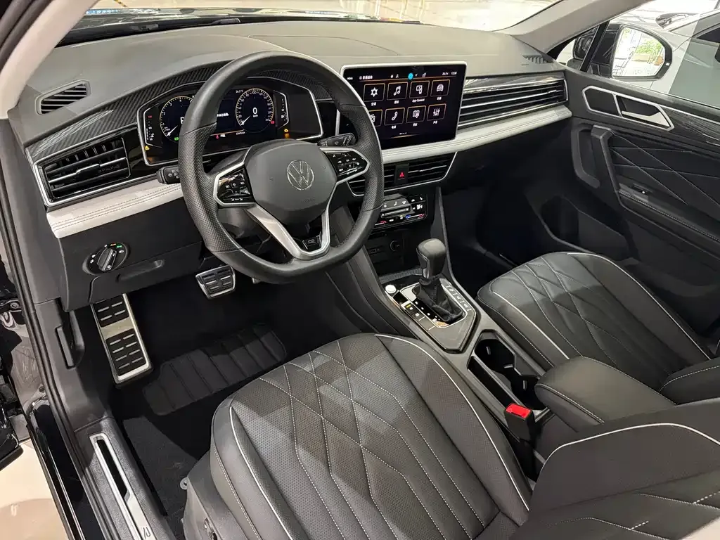 Volkswagen Tiguan L — фото 4
