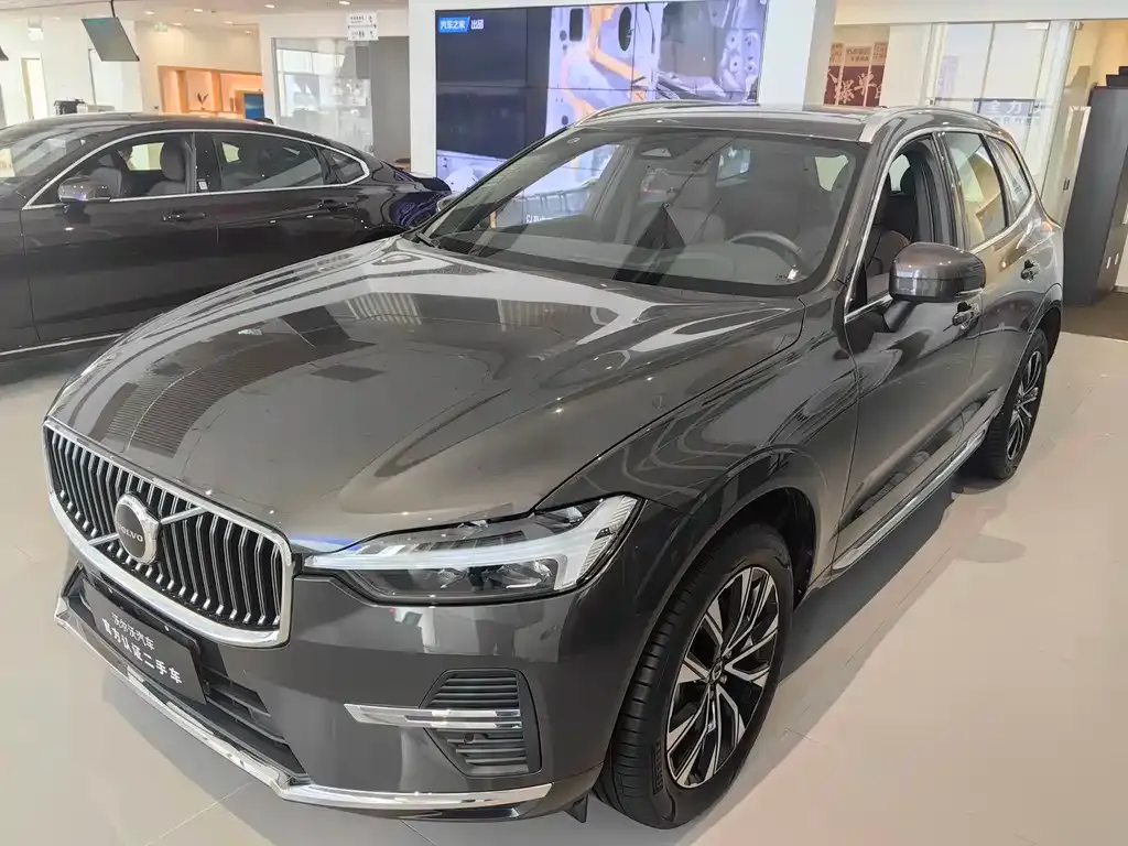 Volvo XC60 — фото 1