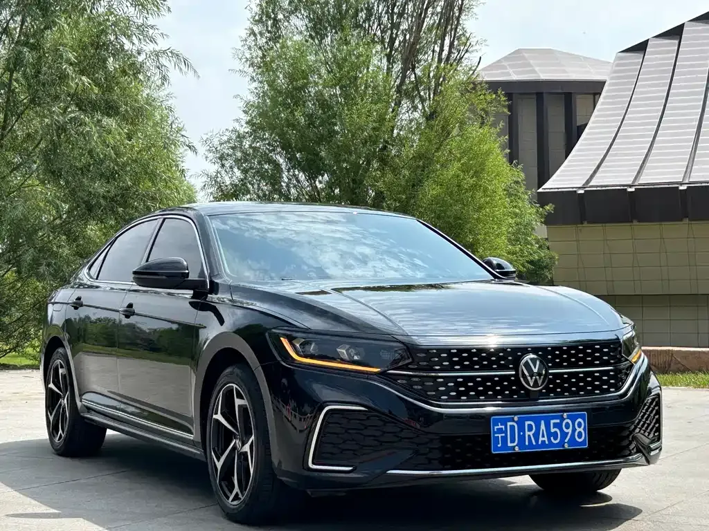 Volkswagen Passat — фото 1