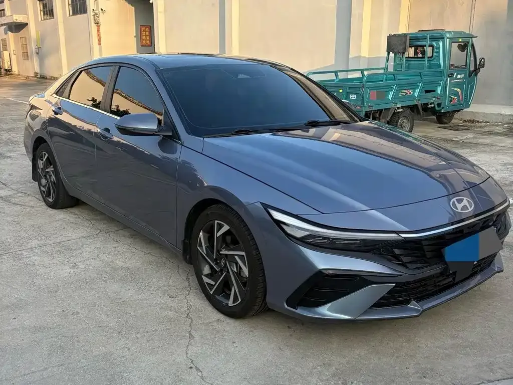 Hyundai Elantra — фото 8