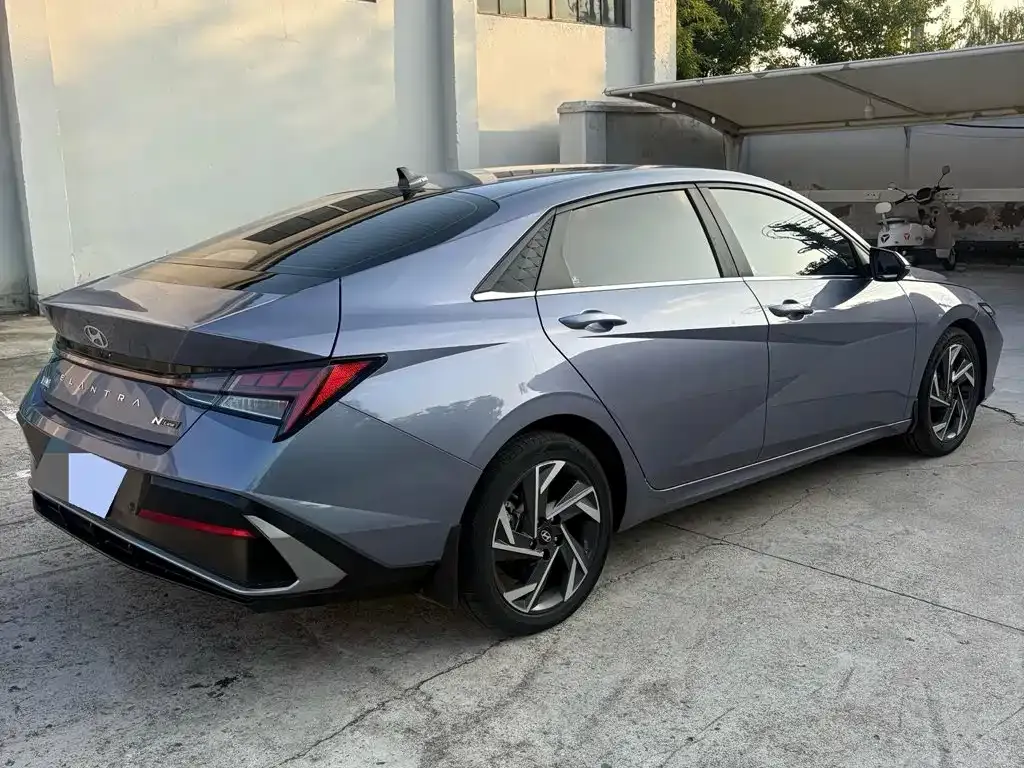 Hyundai Elantra — фото 3