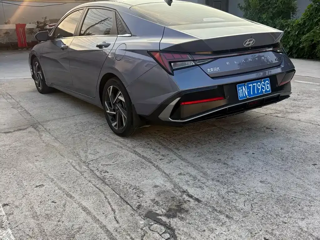 Hyundai Elantra — фото 10