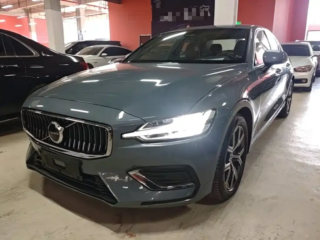 Volvo S60 — фото 1