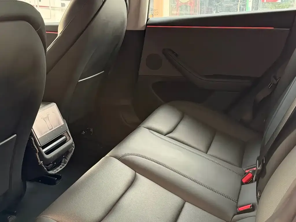 Tesla Model 3 — фото 10