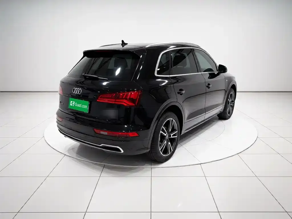 Audi Q5L — фото 9
