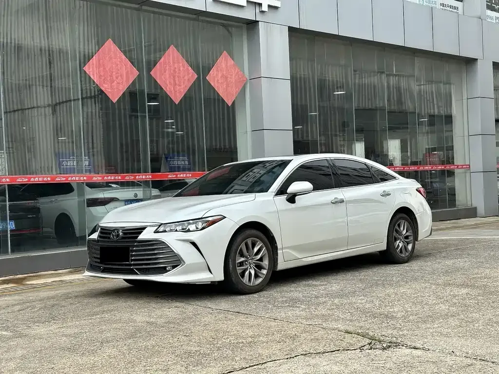 Toyota Avalon — фото 1