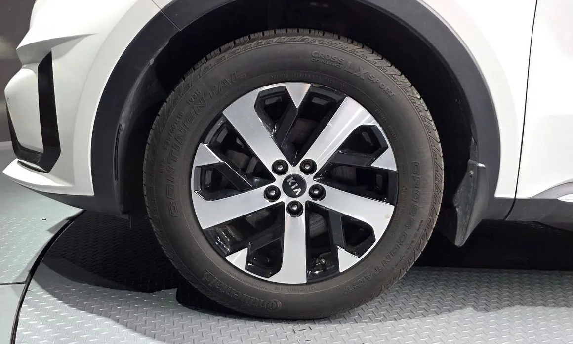 Kia Sorento — фото 9