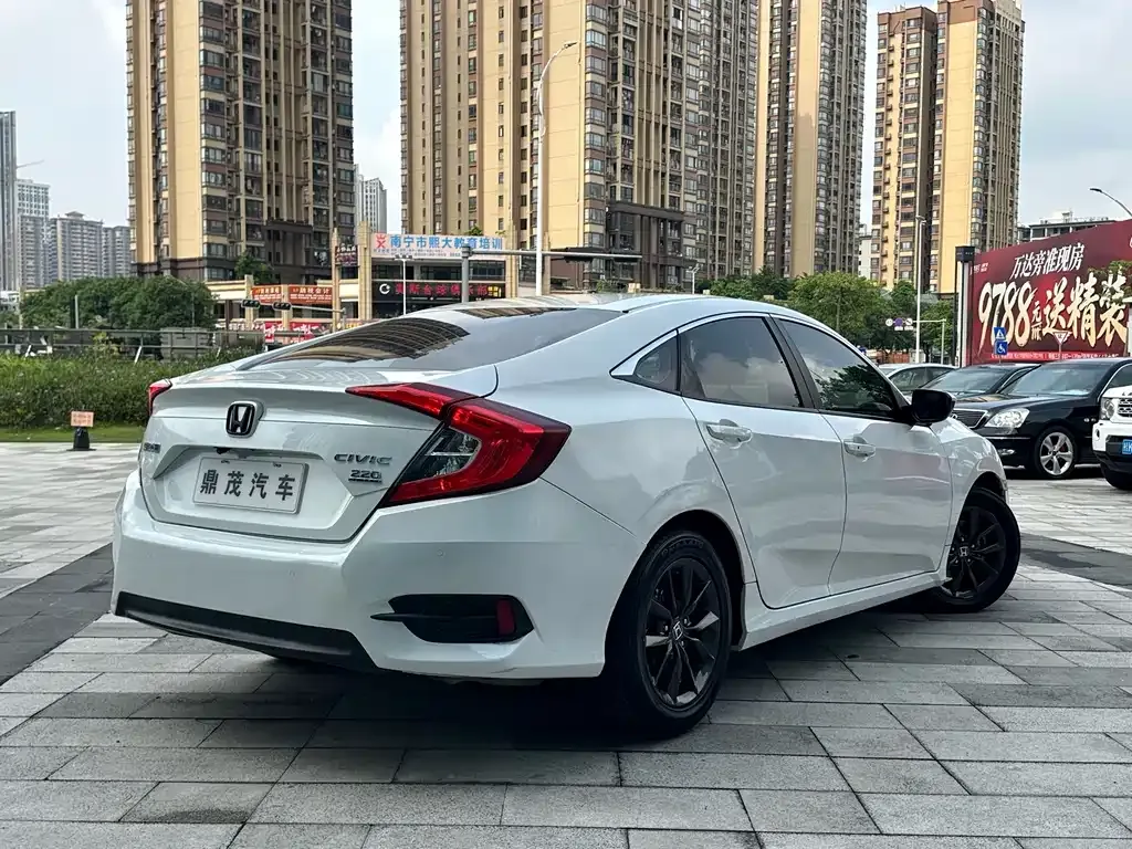 Honda Civic — фото 3
