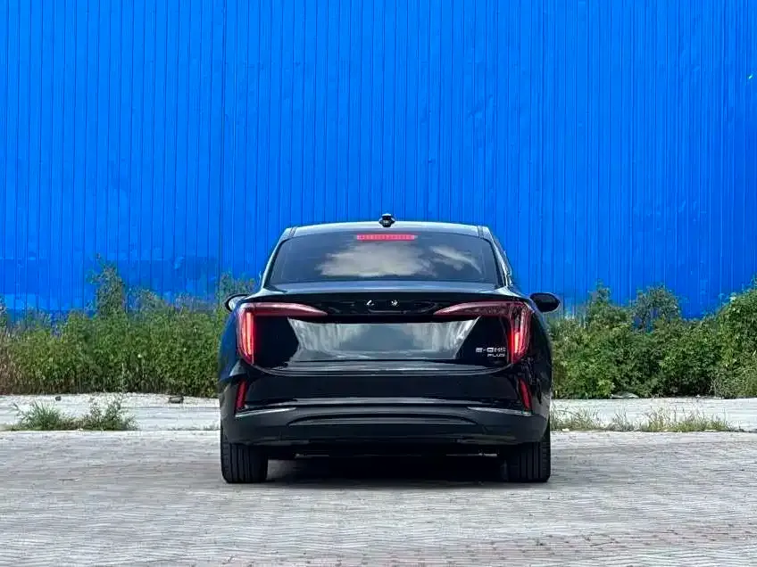 Hongqi E-QM5 — фото 5
