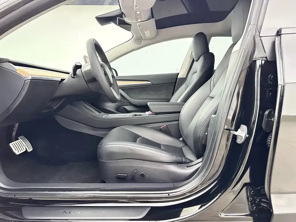 Tesla Model 3 — фото 7