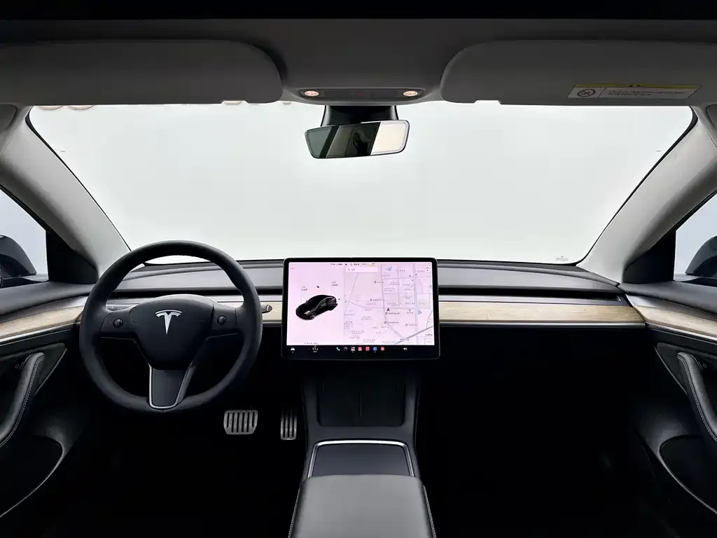 Tesla Model 3 — фото 4