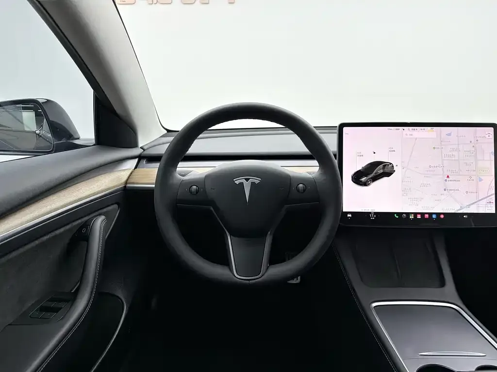 Tesla Model 3 — фото 5