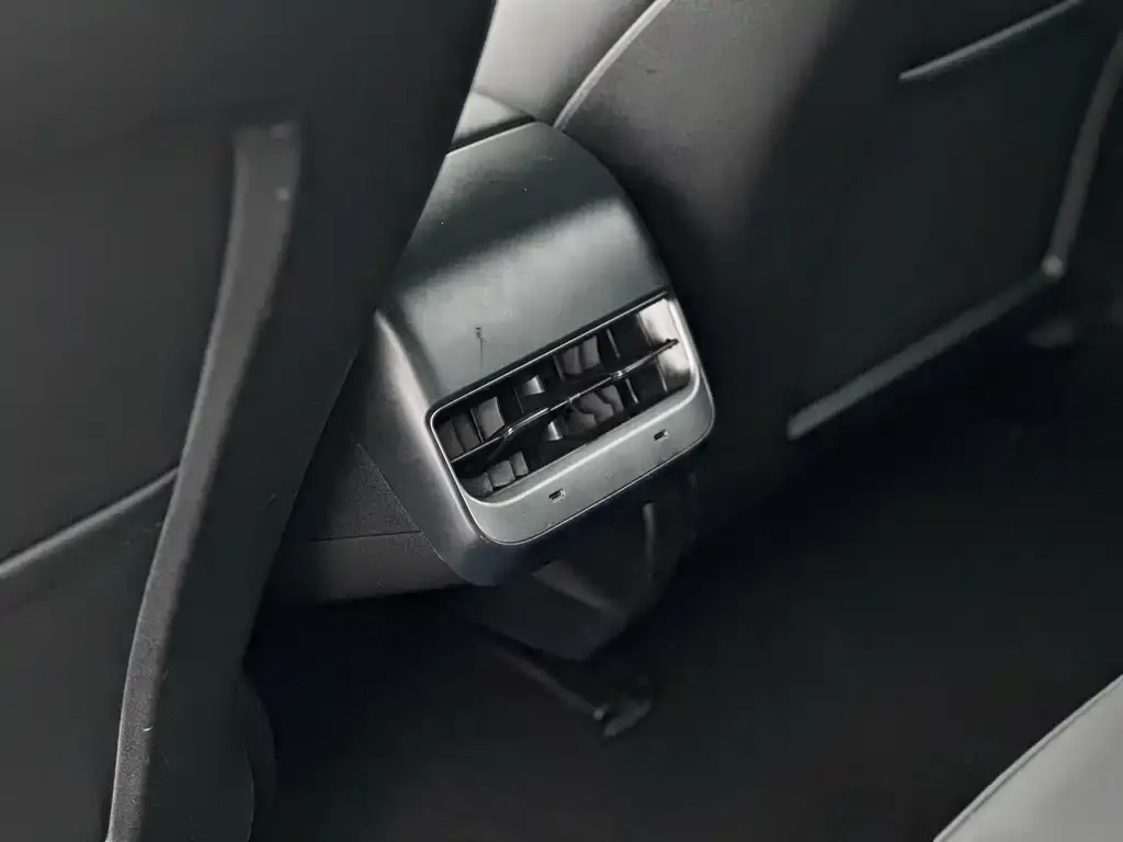 Tesla Model 3 — фото 3