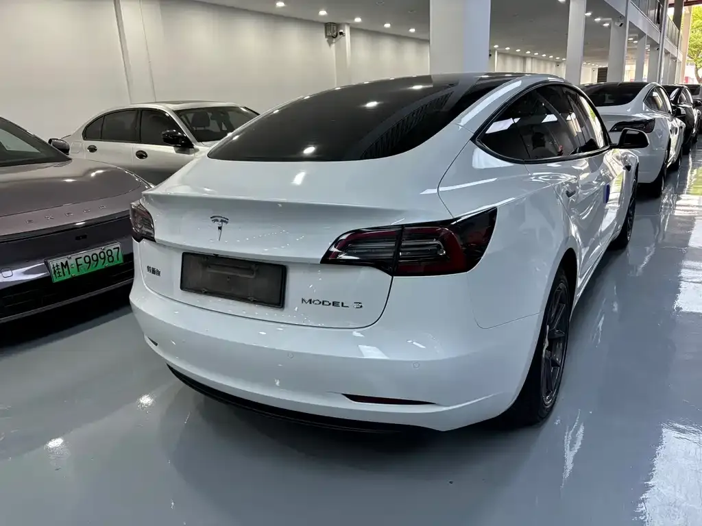 Tesla Model 3 — фото 5