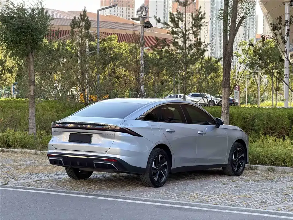 Geely Galaxy L6 — фото 9