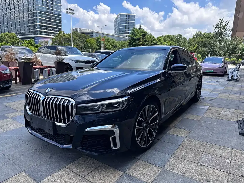 BMW 7 Series — фото 1
