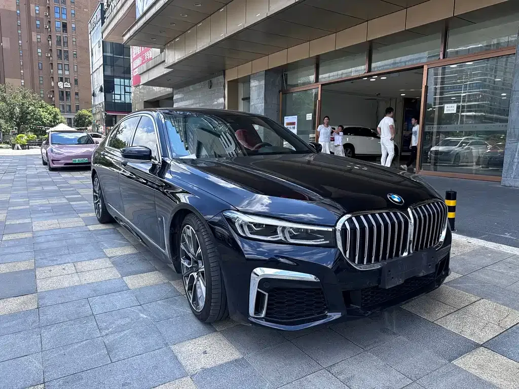 BMW 7 Series — фото 10