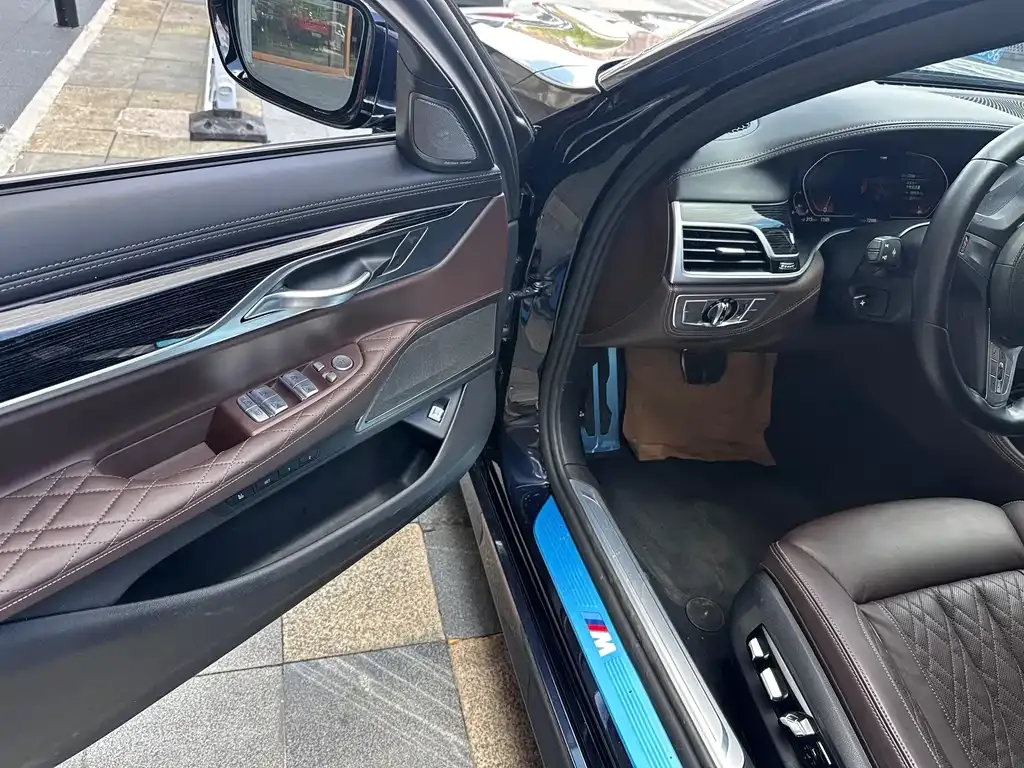 BMW 7 Series — фото 2