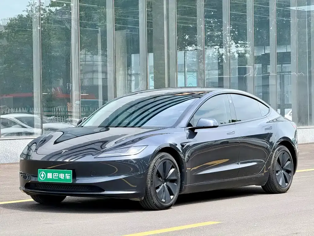 Tesla Model 3 — фото 1