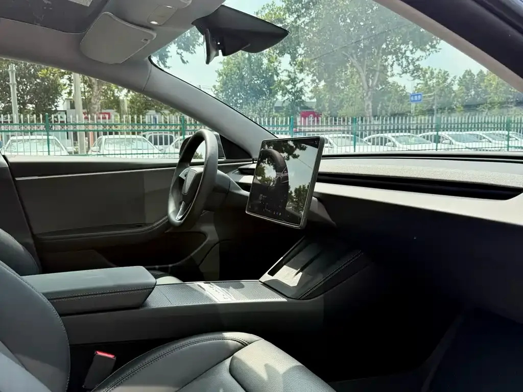 Tesla Model 3 — фото 2