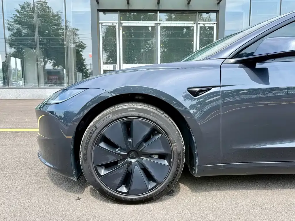 Tesla Model 3 — фото 8