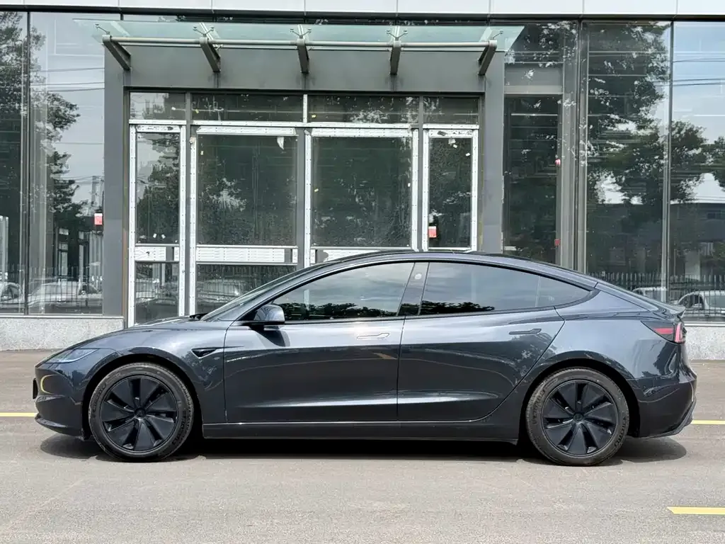 Tesla Model 3 — фото 6
