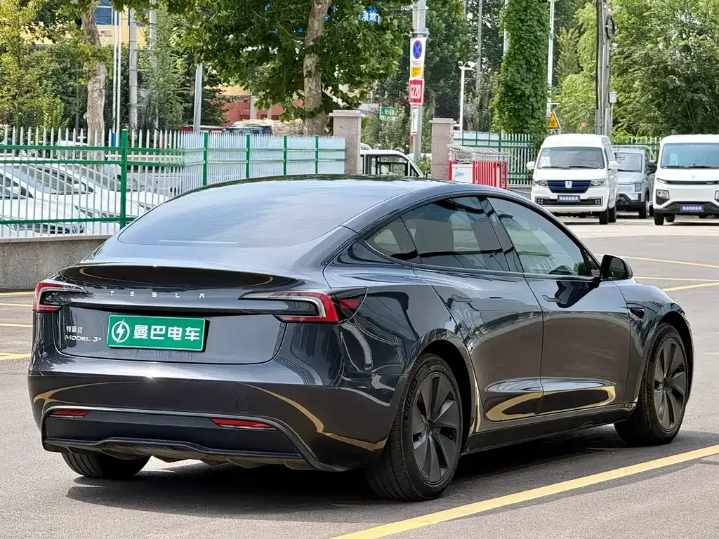 Tesla Model 3 — фото 4