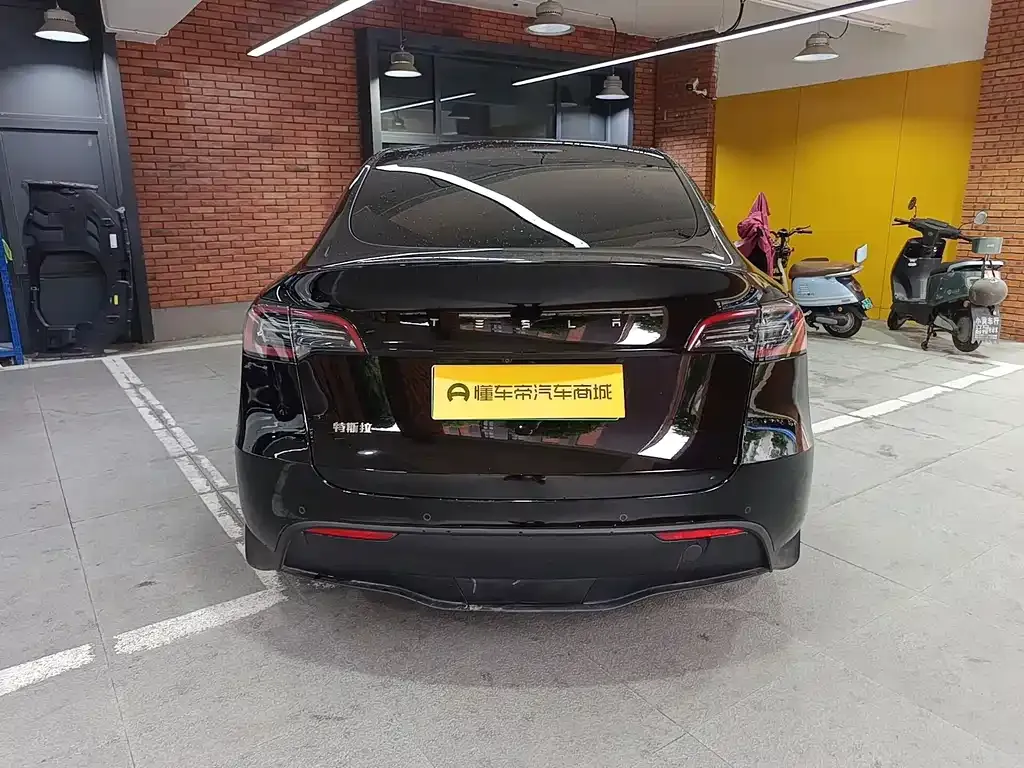 Tesla Model Y — фото 4