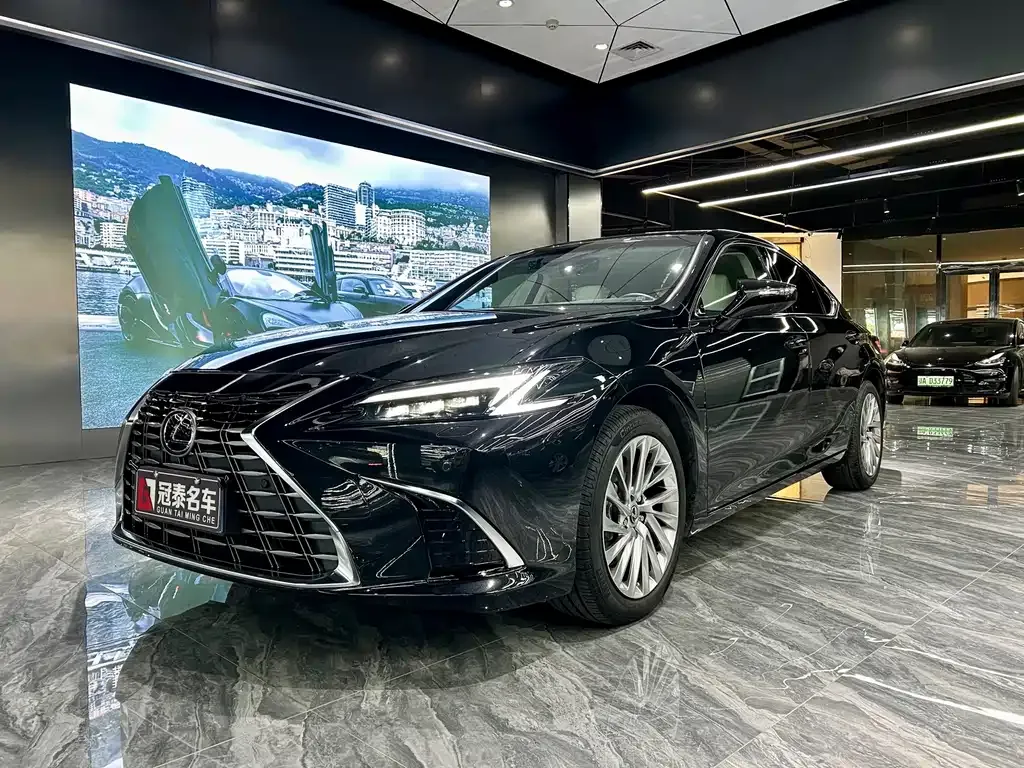 Lexus ES — фото 1