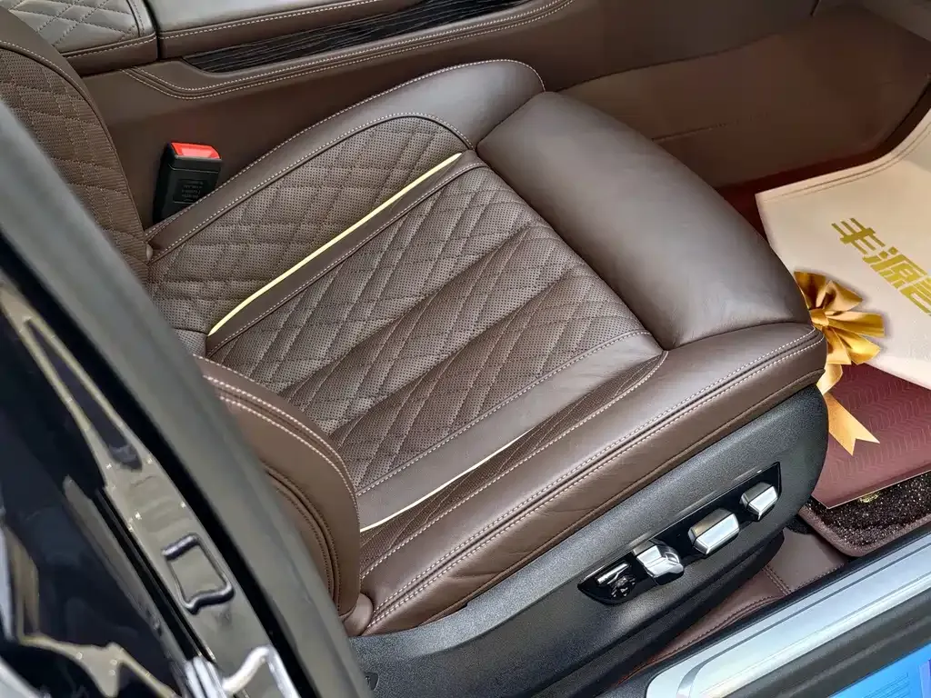 BMW 7 Series — фото 10