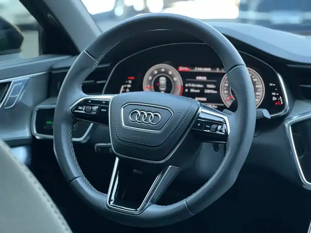 Audi A6L — фото 8