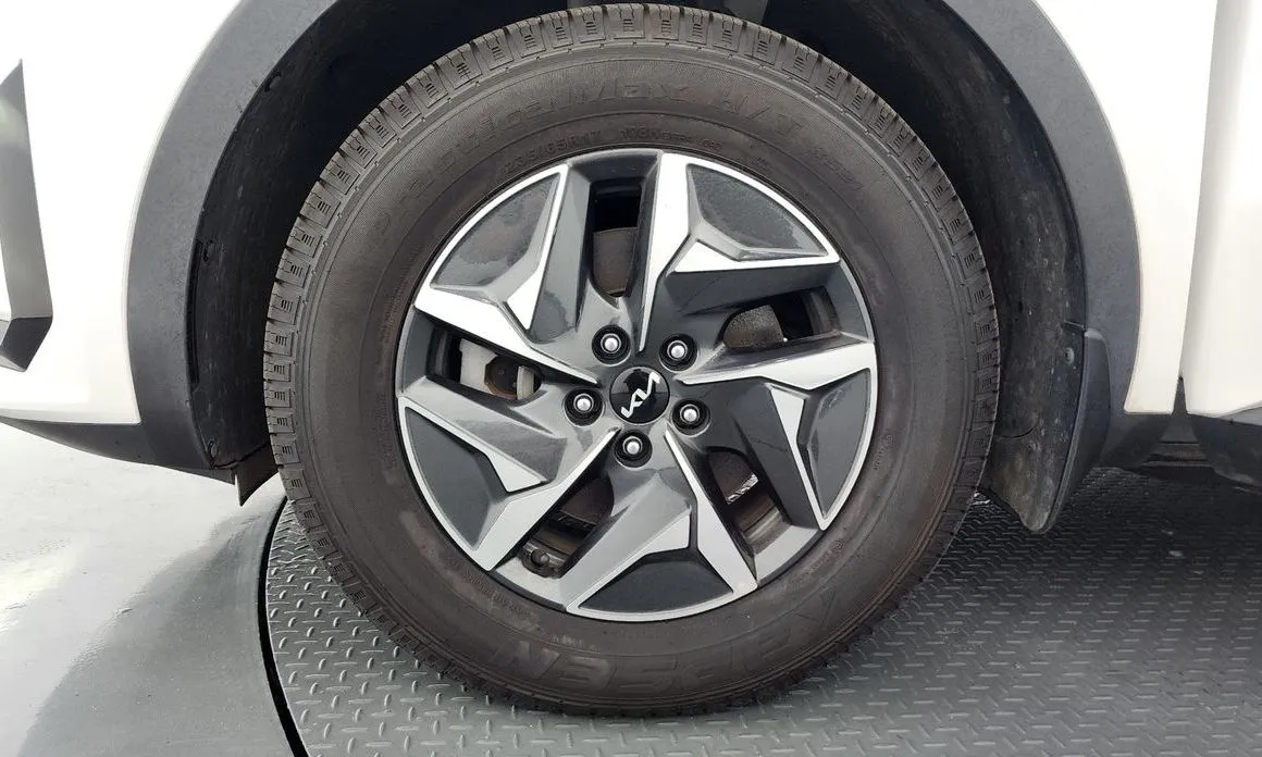 Kia Sorento — фото 9