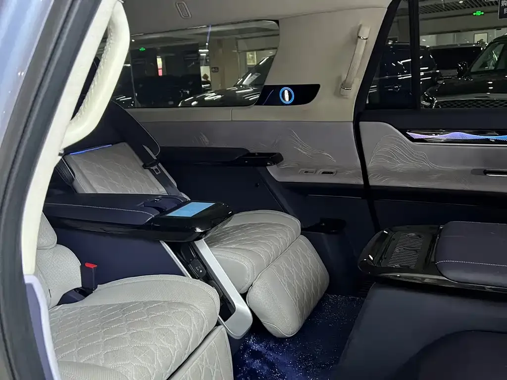 Lincoln Navigator One — фото 10