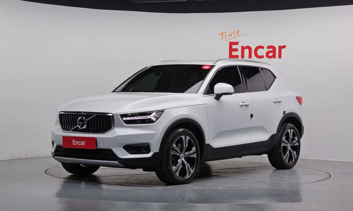 Volvo XC40 — фото 1