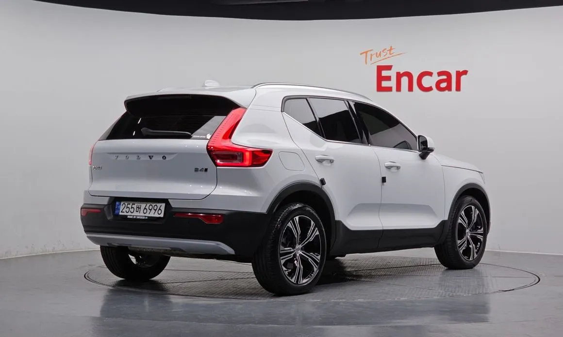 Volvo XC40 — фото 3