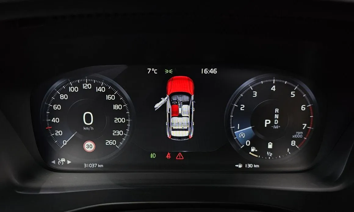 Volvo XC40 — фото 2