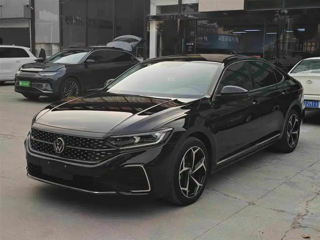 Volkswagen Passat — фото 1