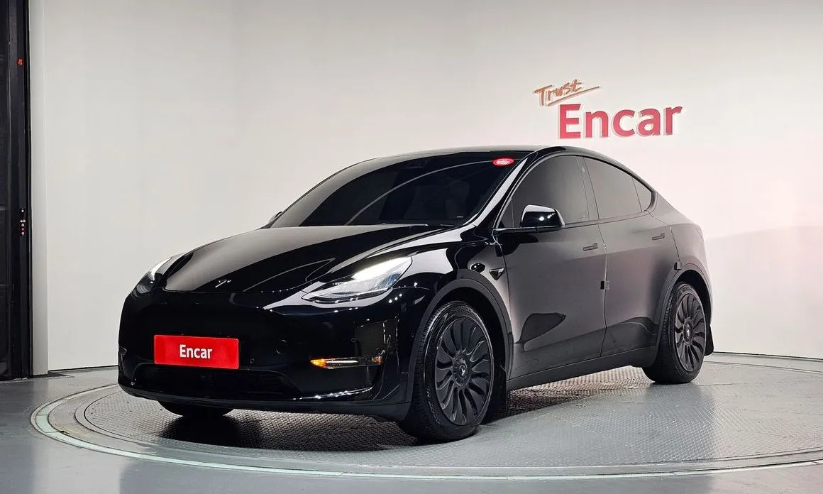Tesla Model Y — фото 1
