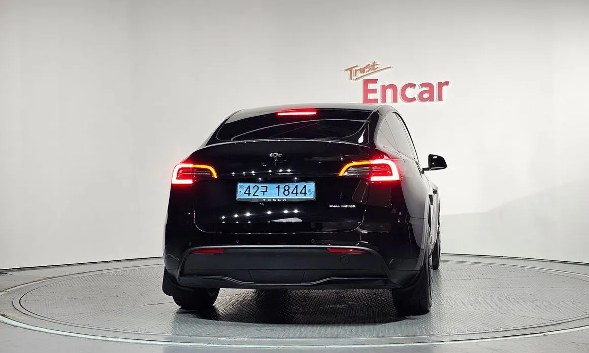 Tesla Model Y — фото 2
