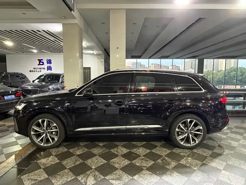 Audi Q7 — фото 10